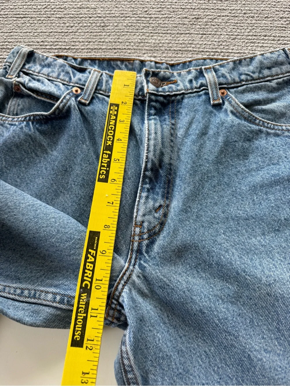 Vintage 90s Levi’s 550 Orange Tab Denim Relaxed Fit Tapered Leg Jeans 33 x 34